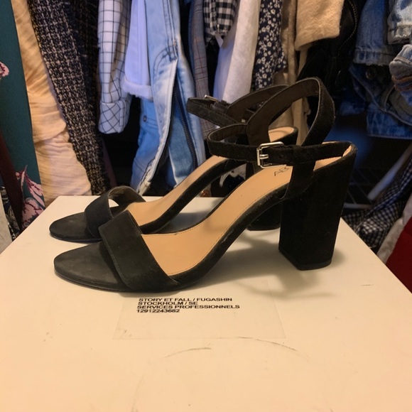 Abound Shoes - Black strappy sandals size 7.5